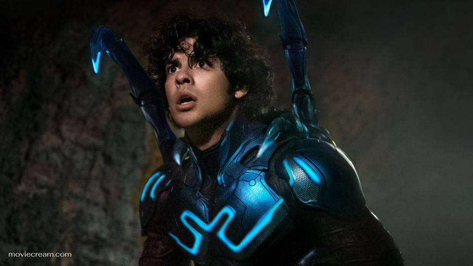 Xolo Maridueña รับบทเป็น Jaime Reyes ในเรื่อง Blue Beetle  ตัวละครในหนังสือการ์ตูนลาตินตัวแรกที่พาดหัวข่าวภาพยนตร์ซูเปอร์ฮีโร่คนแสดงของพวกเขาเอง