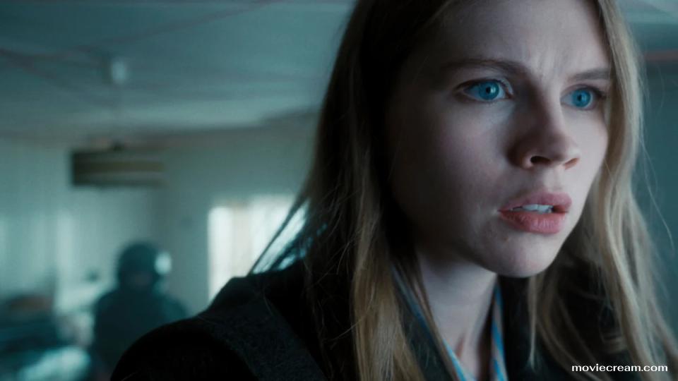Sew Torn (2025) เป็นภาพยนตร์ทริลเลอร์อาชญากรรมที่ผสมผสานความตลกขบขันและความแปลกใหม่ กำกับโดยผู้กำกับหน้าใหม่ชาวสวิส-อเมริกัน Freddy Macdonald